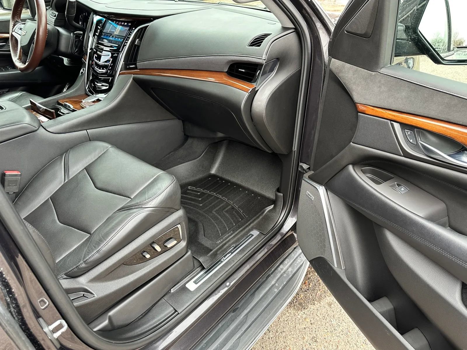 Used 2016 Cadillac Escalade ESV Premium AWD/4WD image 22