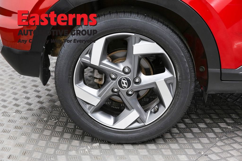 Used 2022 Hyundai Venue Limited image 30