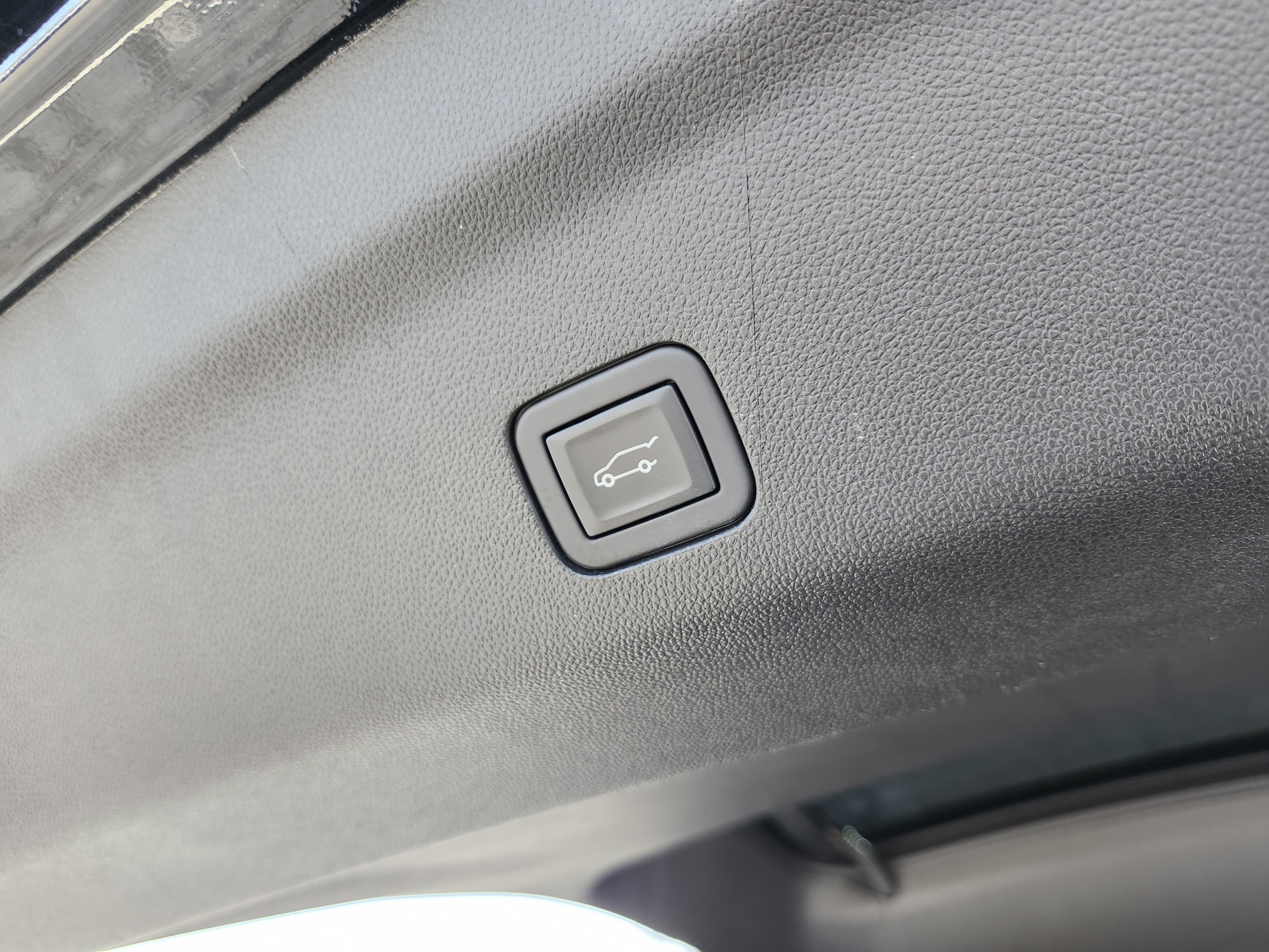 Used 2023 Chevrolet Suburban Z71 w/ Luxury Package image 27