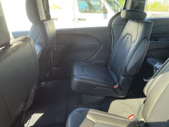 New 2026 Chrysler Pacifica Select image 19