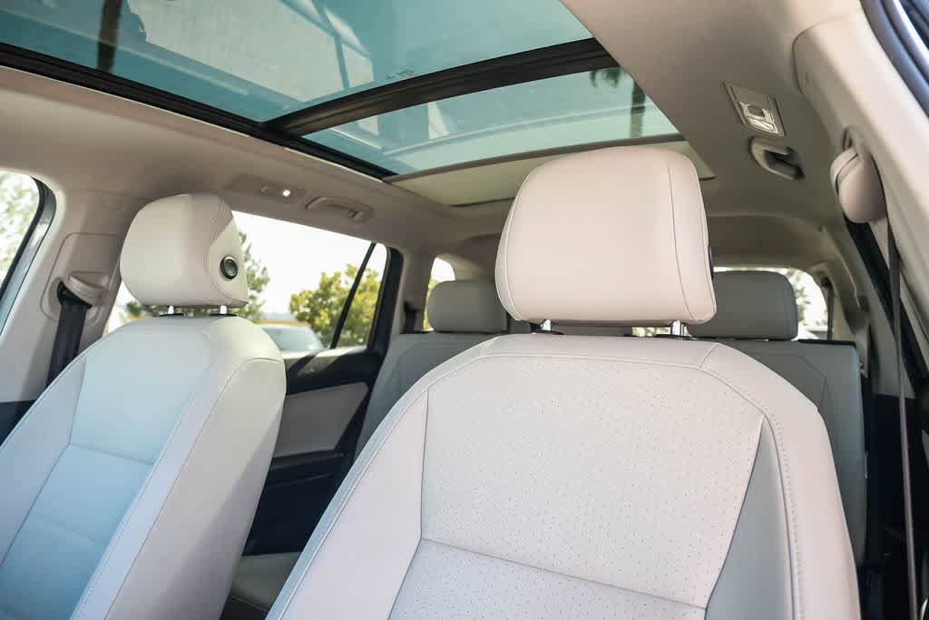 Used 2020 Volkswagen Tiguan SE w/ Panoramic Sunroof Package FWD image 17