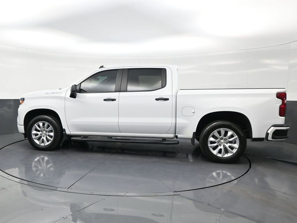 Used 2025 Chevrolet Silverado 1500 Custom image 2