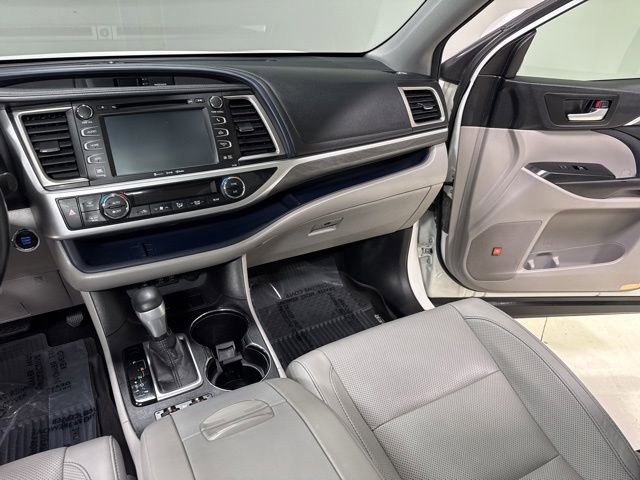 Used 2017 Toyota Highlander Limited FWD image 26