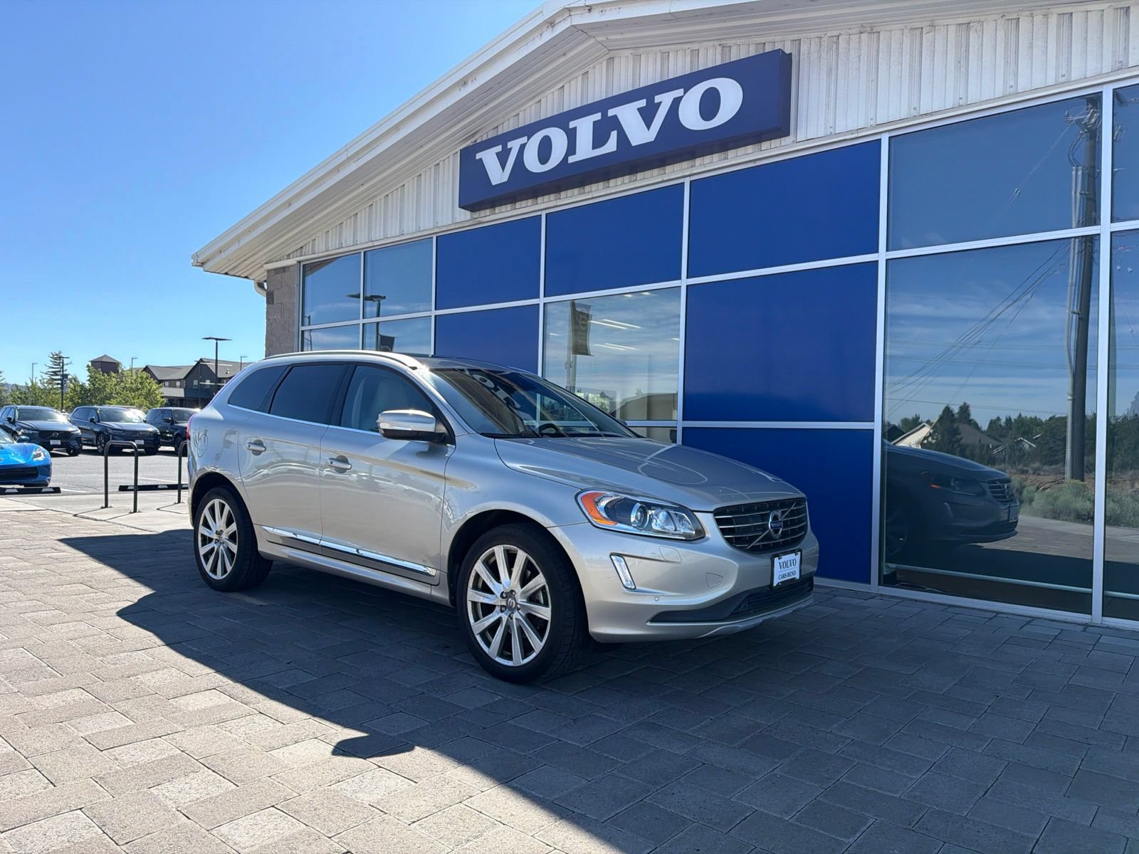 Used 2017 Volvo XC60 T5 Inscription w/ Advanced Package