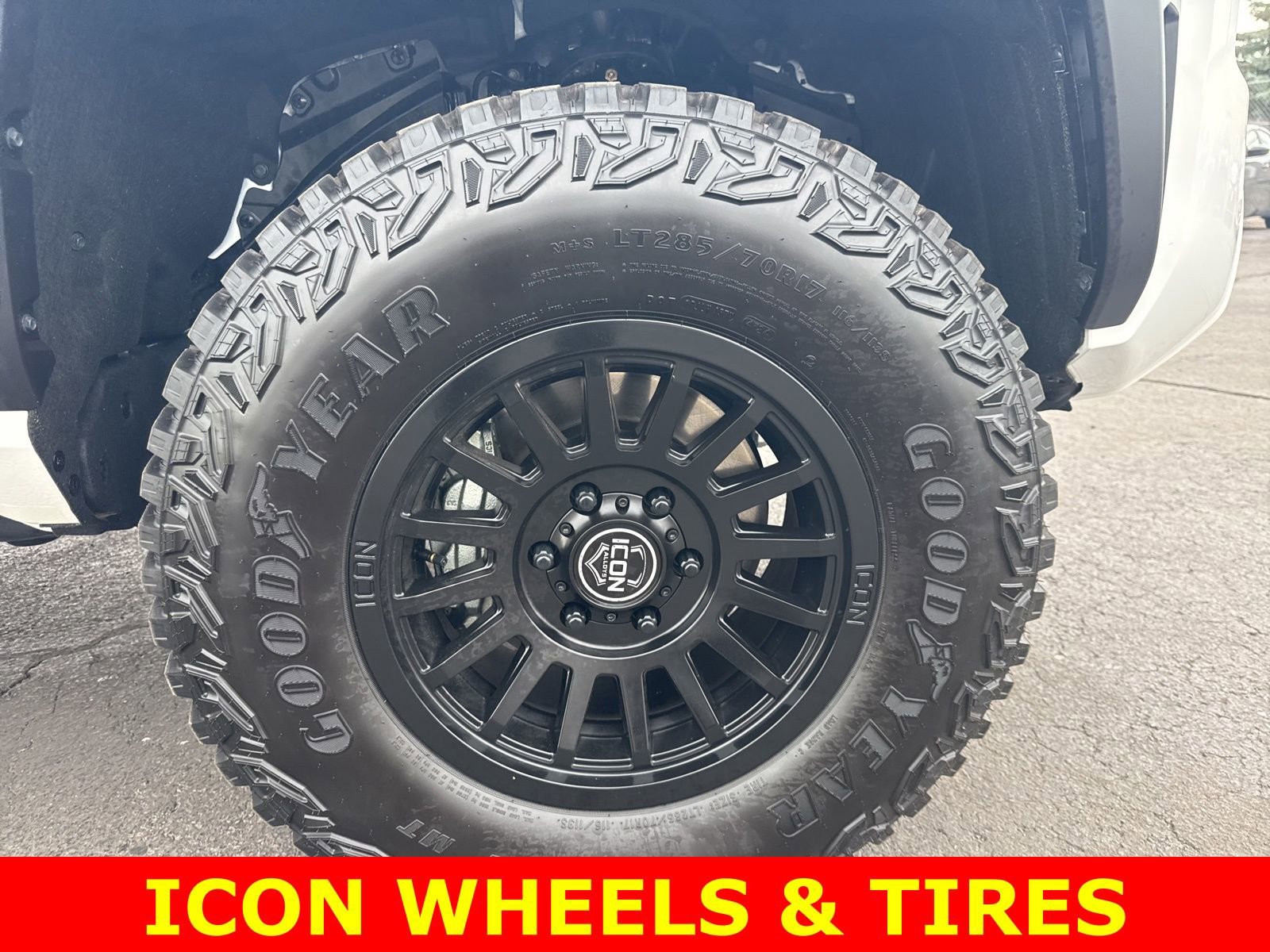 New 2025 Toyota Tacoma TRD Off-Road AWD/4WD image 5
