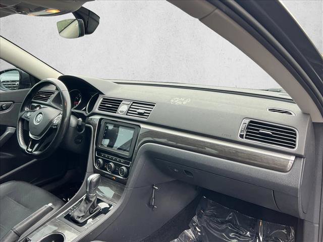 Used 2017 Volkswagen Passat 1.8T SE FWD image 21