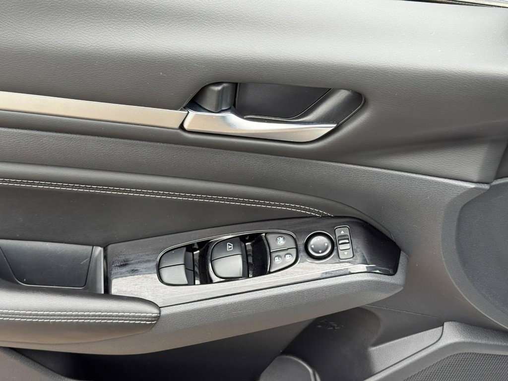 Used 2023 Nissan Altima 2.5 SL AWD/4WD image 18