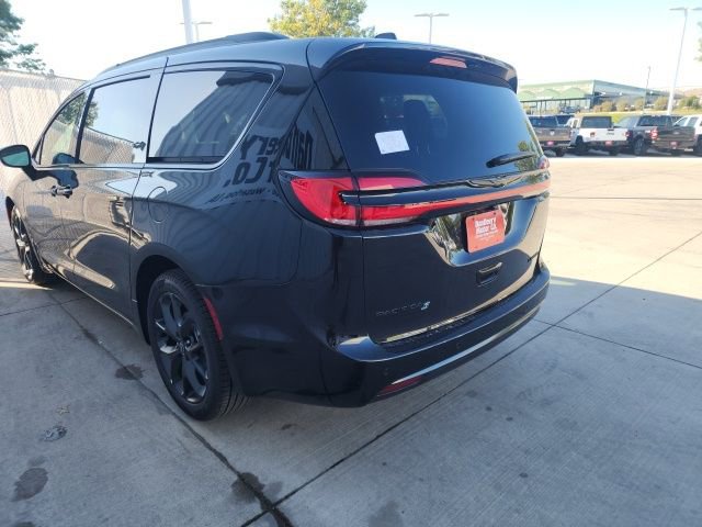 New 2026 Chrysler Pacifica Limited w/ S Appearance Package image 24