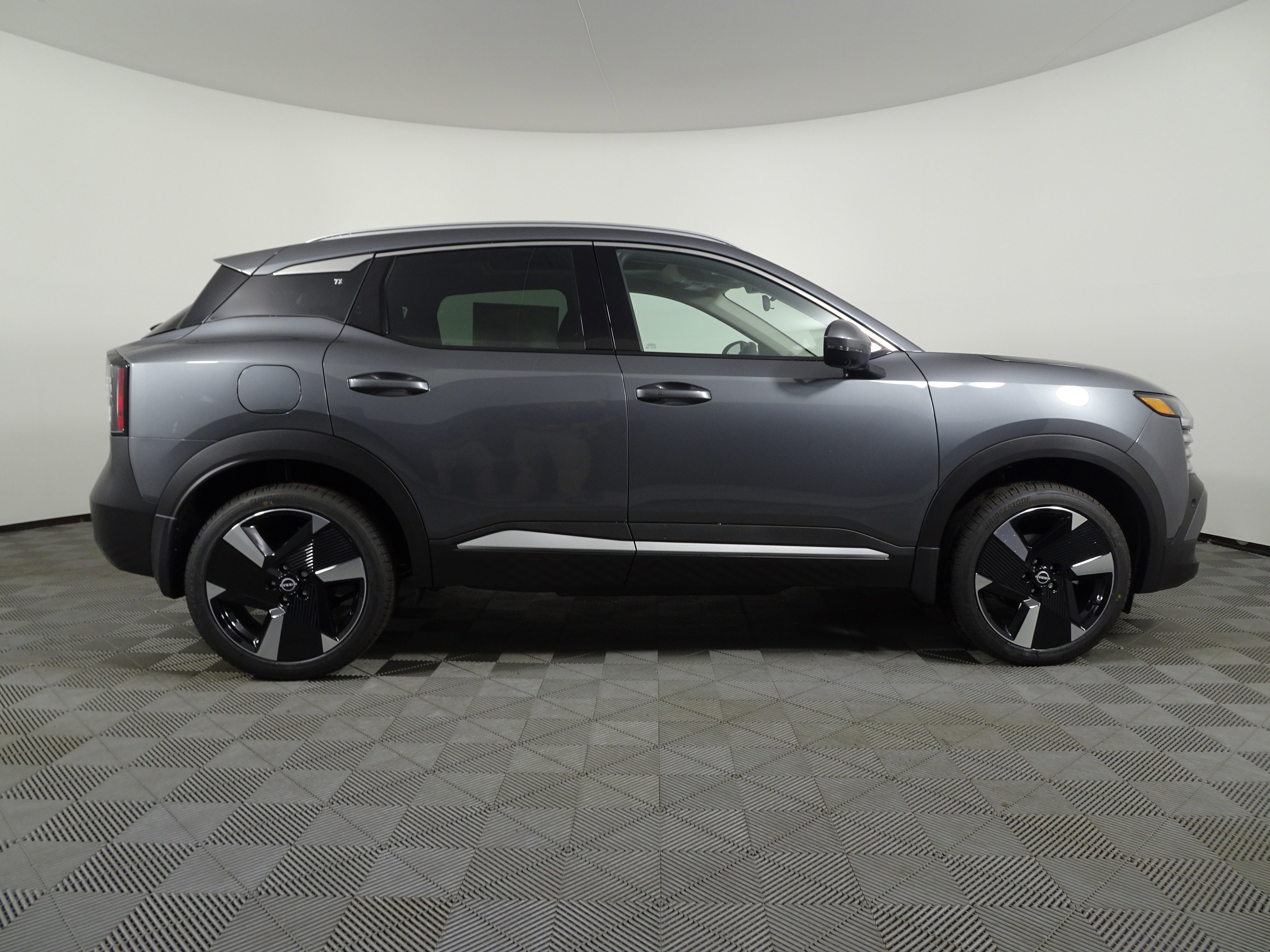 New 2025 Nissan Kicks SR w/ SR Premium Package image 2
