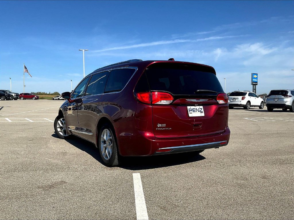 Used 2019 Chrysler Pacifica Touring-L Plus w/ Advanced Safetytec Group FWD image 5