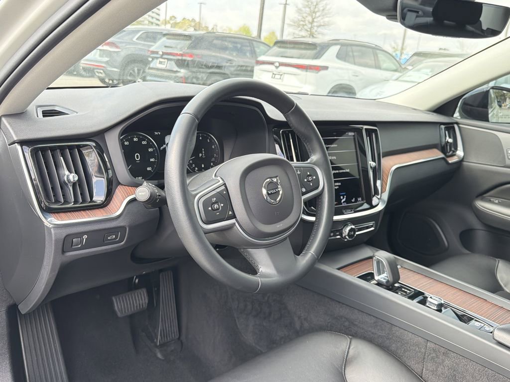 Used 2022 Volvo S60 B5 Momentum w/ Premium Package image 10