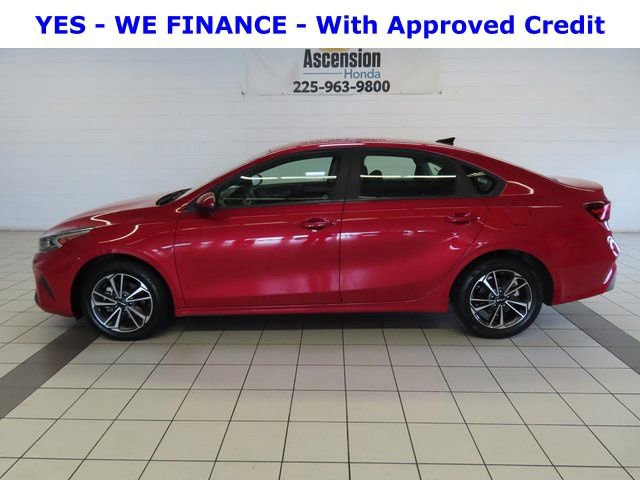 Used 2024 Kia Forte LXS image 3
