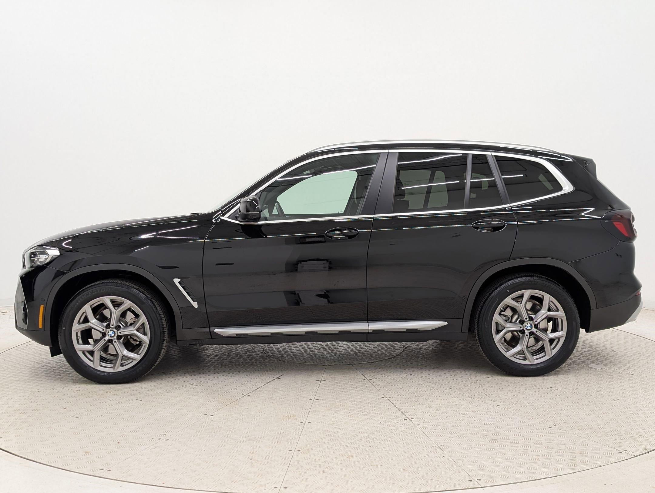 Certified 2023 BMW X3 xDrive30i w/ Premium Package image 2