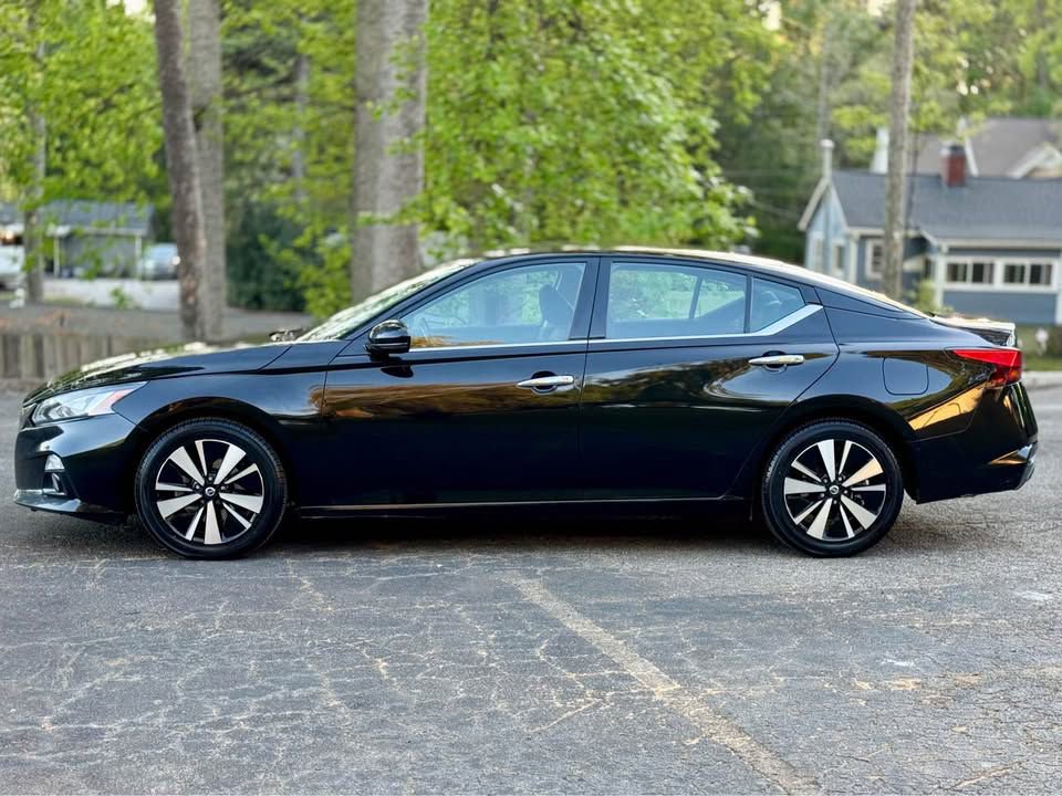 Used 2019 Nissan Altima 2.5 SV image 2