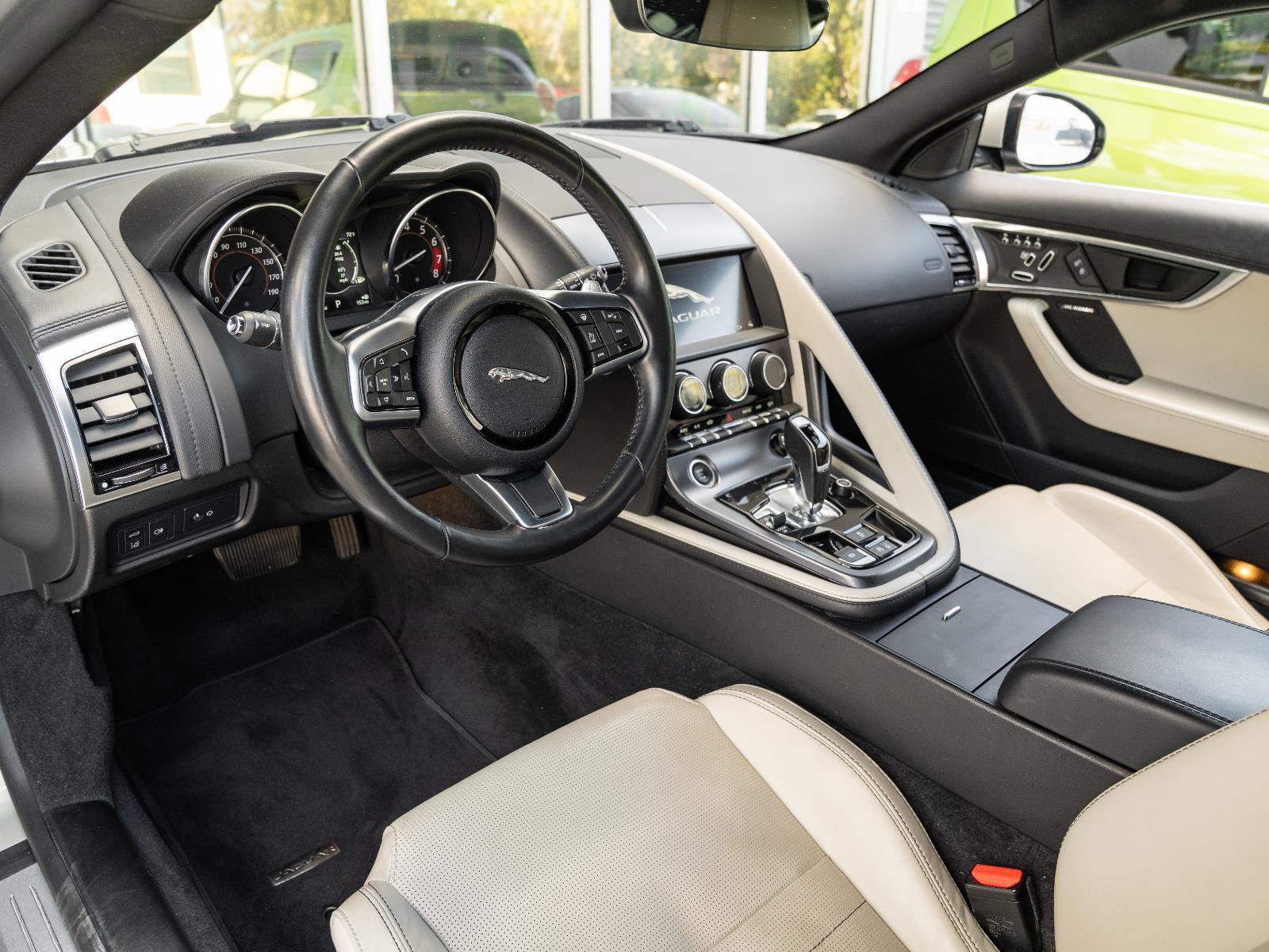 Used 2020 Jaguar F-TYPE Coupe RWD image 6