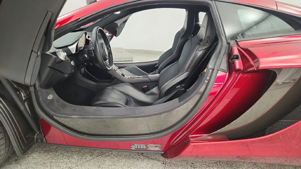 Used 2012 McLaren MP4-12C Coupe RWD image 32