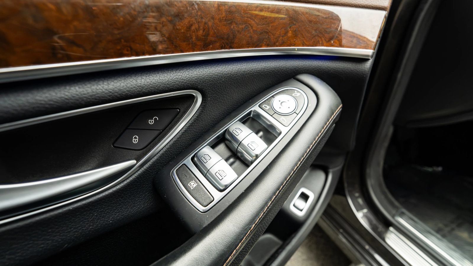 Used 2015 Mercedes-Benz S 550 4MATIC Sedan image 37