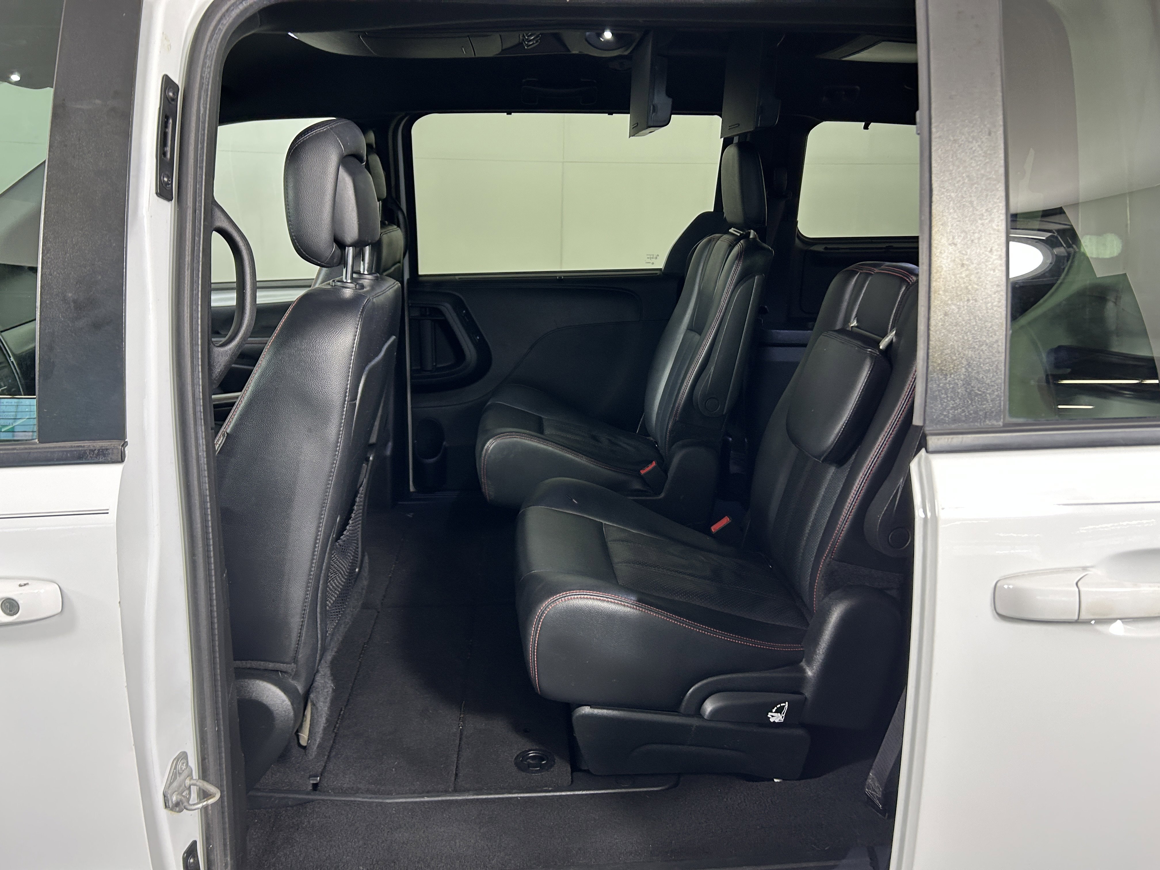Used 2017 Dodge Grand Caravan GT image 24