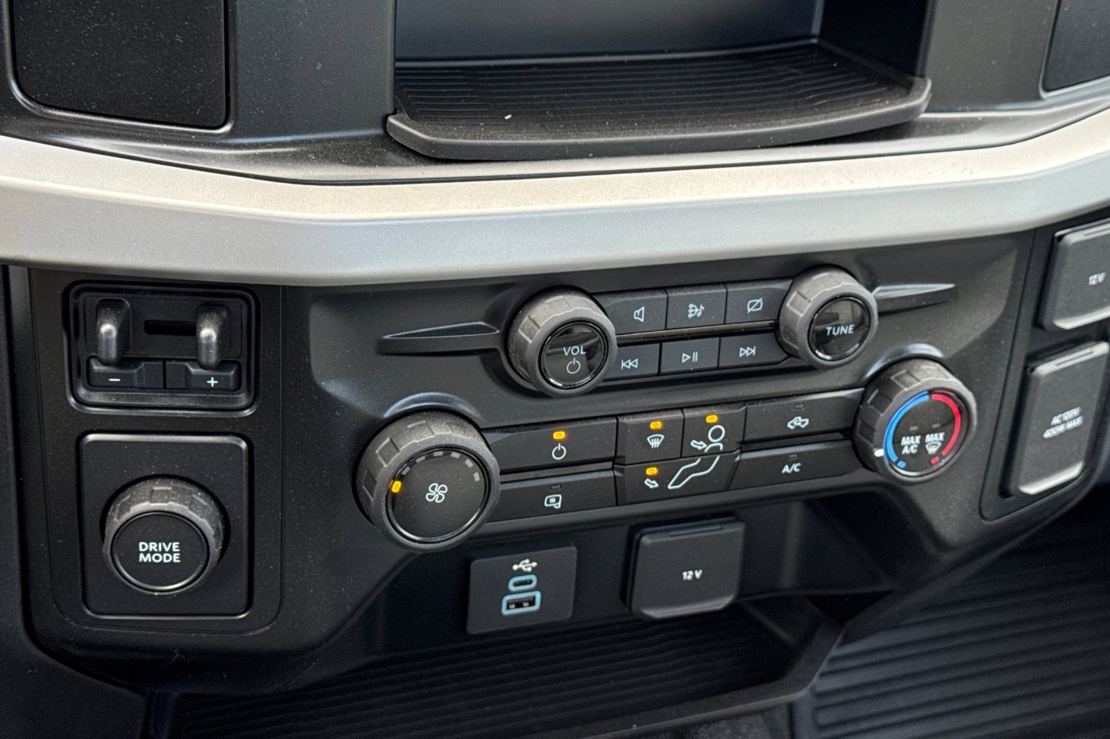 New 2024 Ford F550 2WD Regular Cab Super Duty image 18