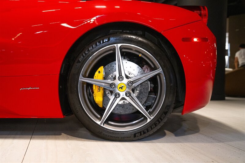 Used 2014 Ferrari 458 Spider RWD image 33