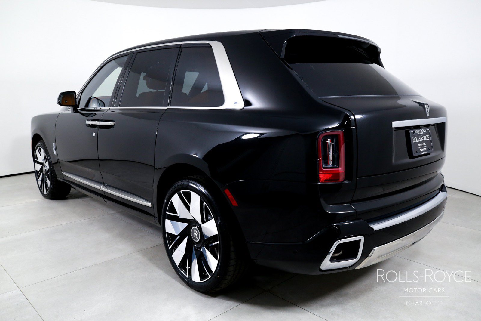 New 2026 Rolls-Royce Cullinan AWD/4WD image 8