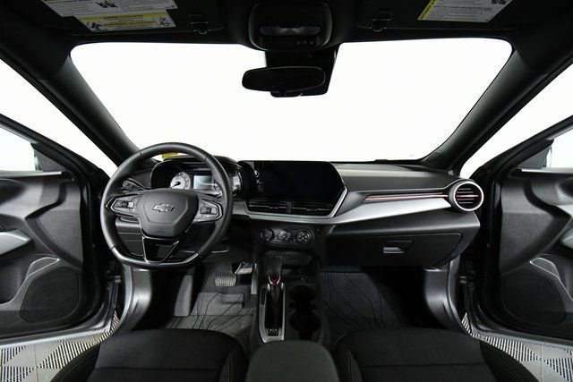 Used 2025 Chevrolet Trax RS w/ Driver Confidence Package image 18