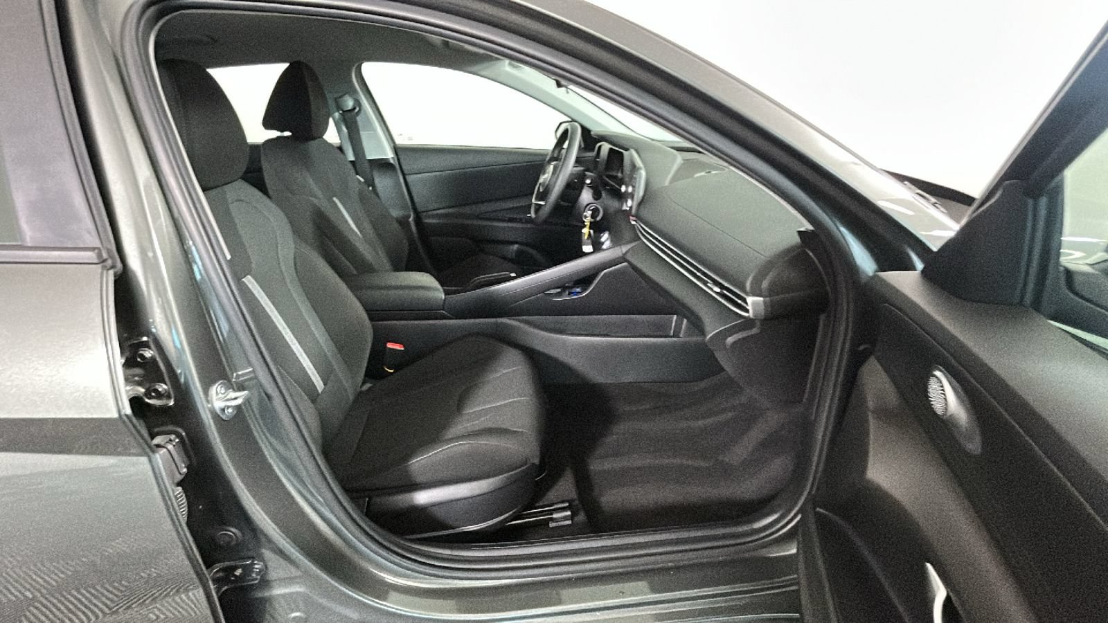 Certified 2024 Hyundai Elantra SE FWD image 34