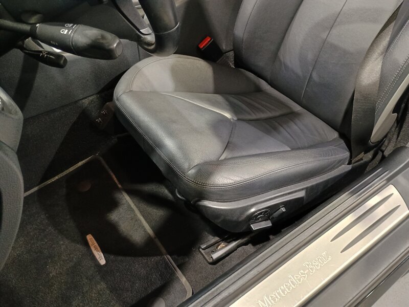 Used 2011 Mercedes-Benz SLK 300 image 18