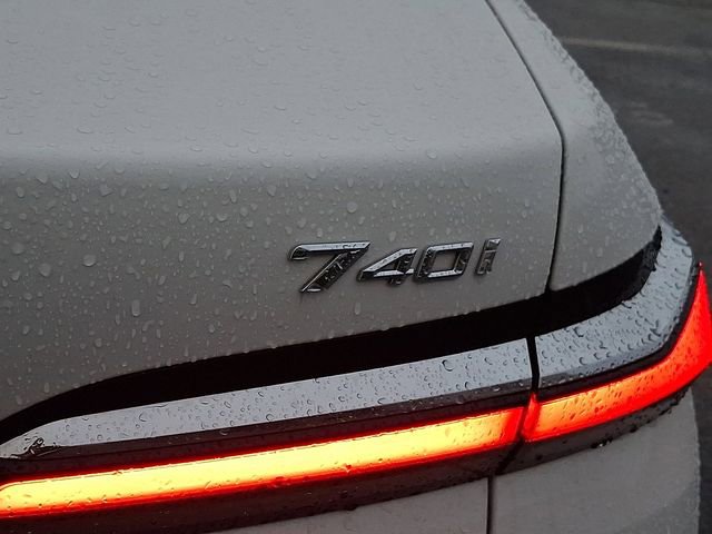 Used 2025 BMW 740i xDrive AWD/4WD image 32