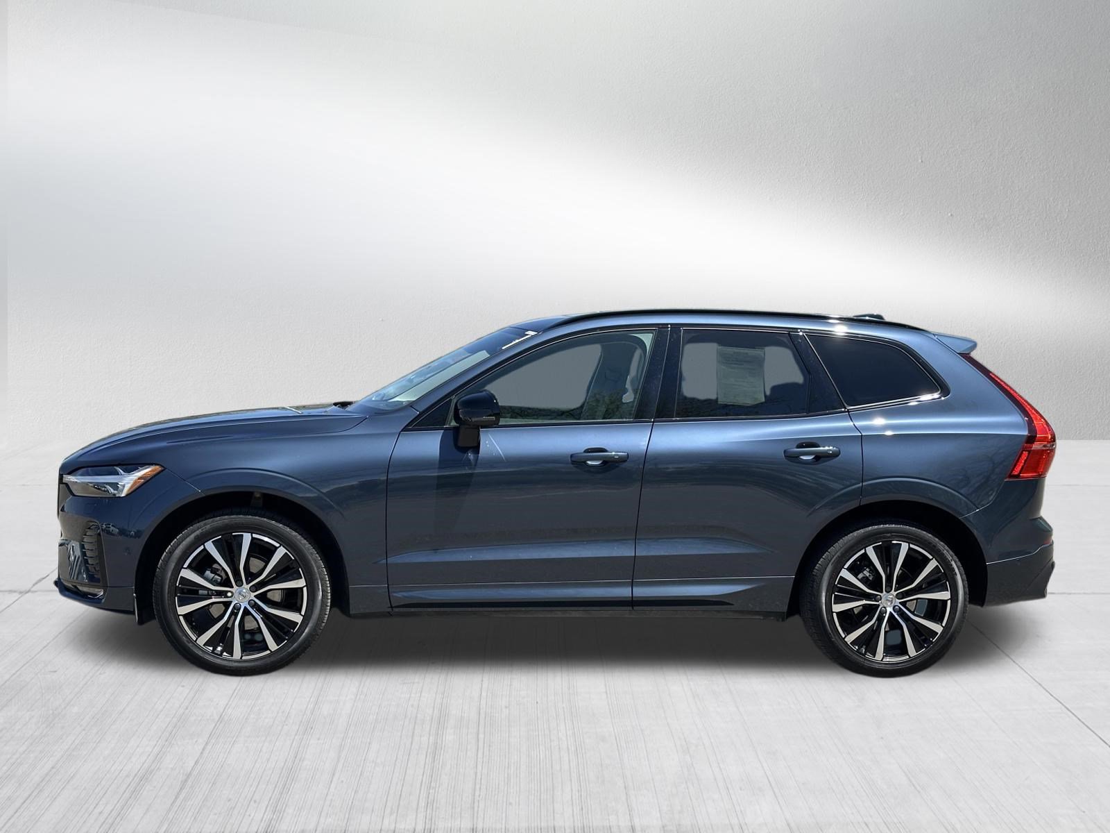 Used 2024 Volvo XC60 B5 Plus w/ Protection Package Premier AWD/4WD image 4
