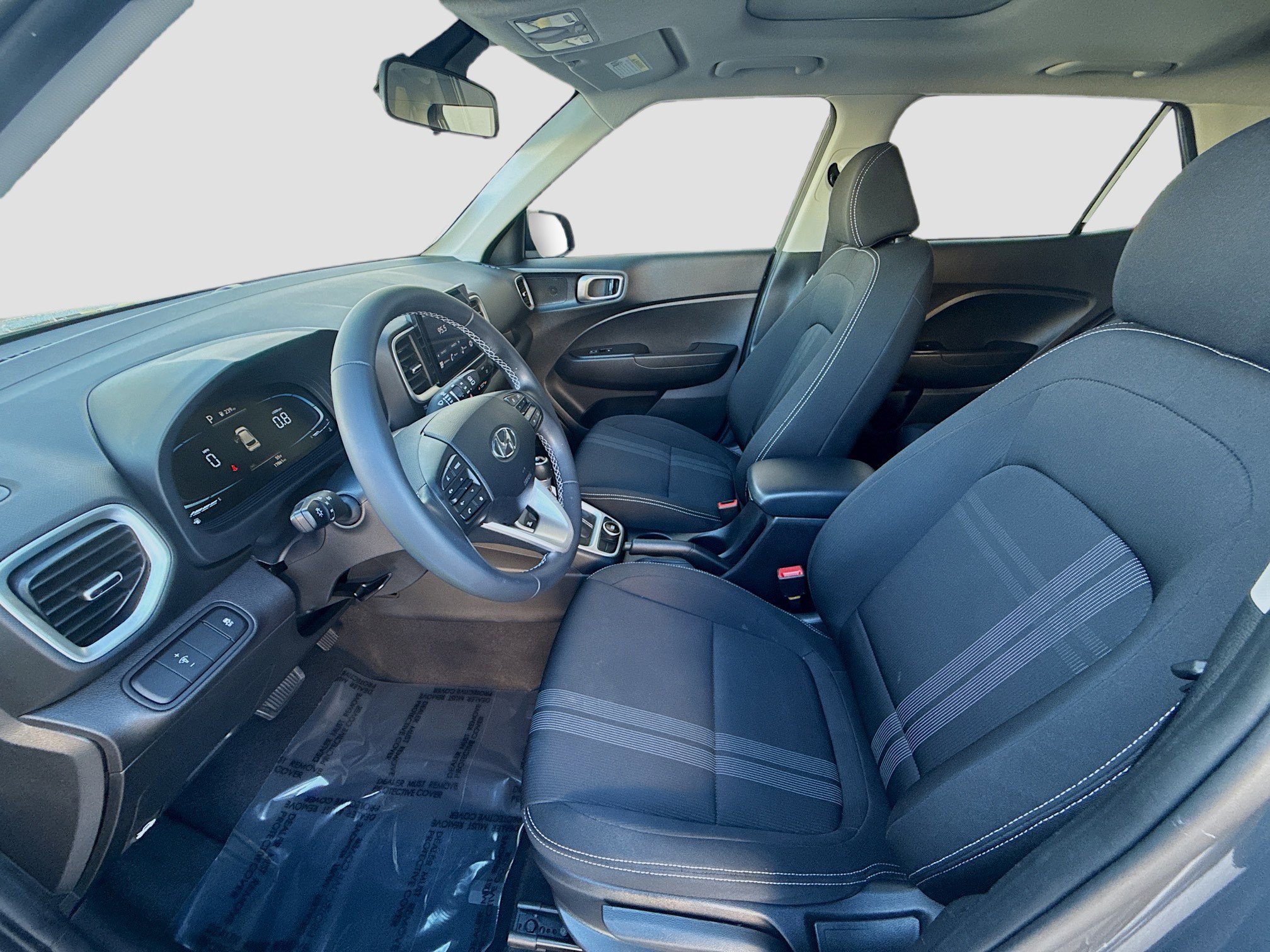 Used 2023 Hyundai Venue SEL image 17