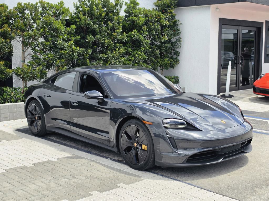 Used 2022 Porsche Taycan image 2