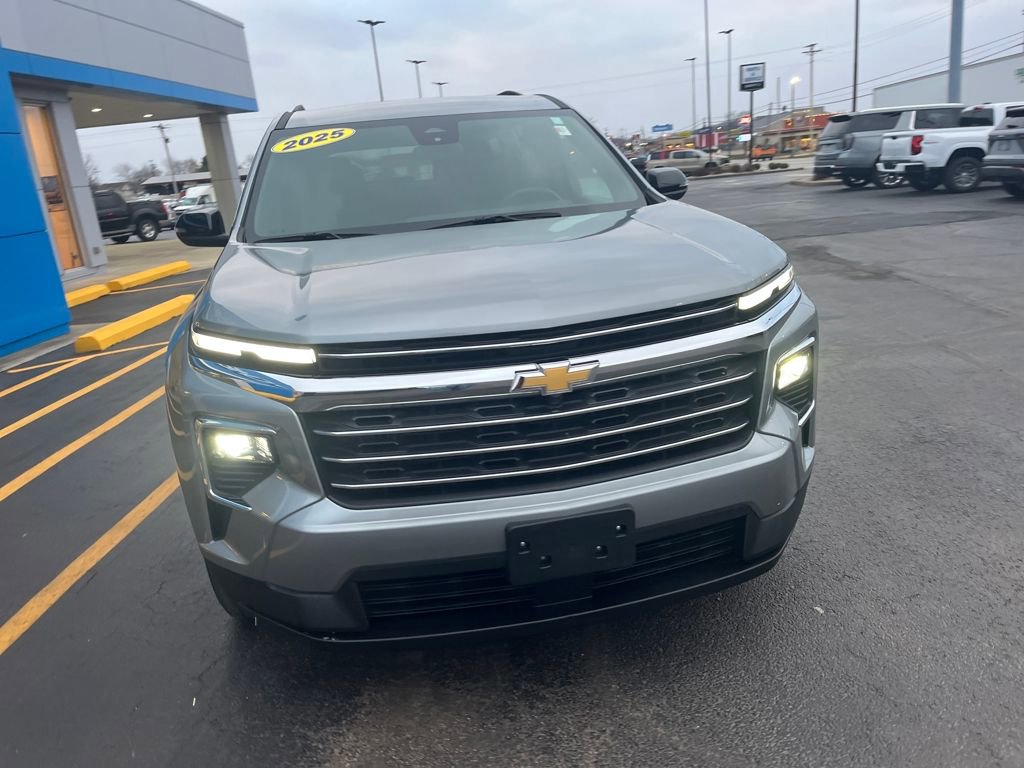 Used 2025 Chevrolet Traverse LT image 7