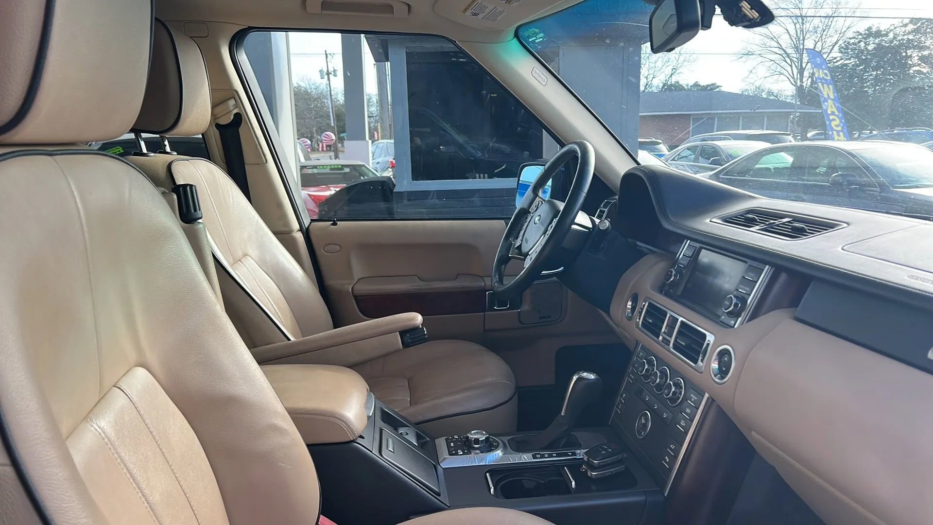 Used 2010 Land Rover Range Rover HSE image 21