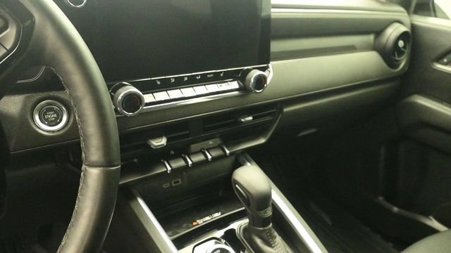 Used 2025 Chevrolet Colorado Trail Boss AWD/4WD image 16