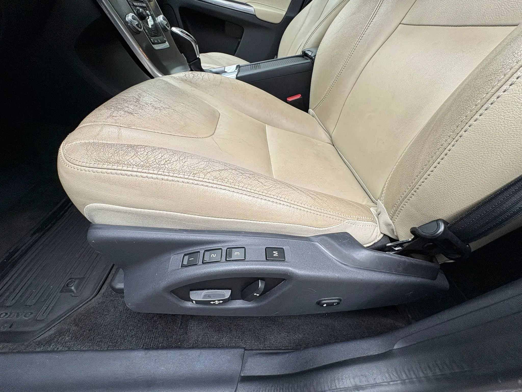 Used 2016 Volvo XC60 T6 w/ Proximity Package AWD/4WD image 31