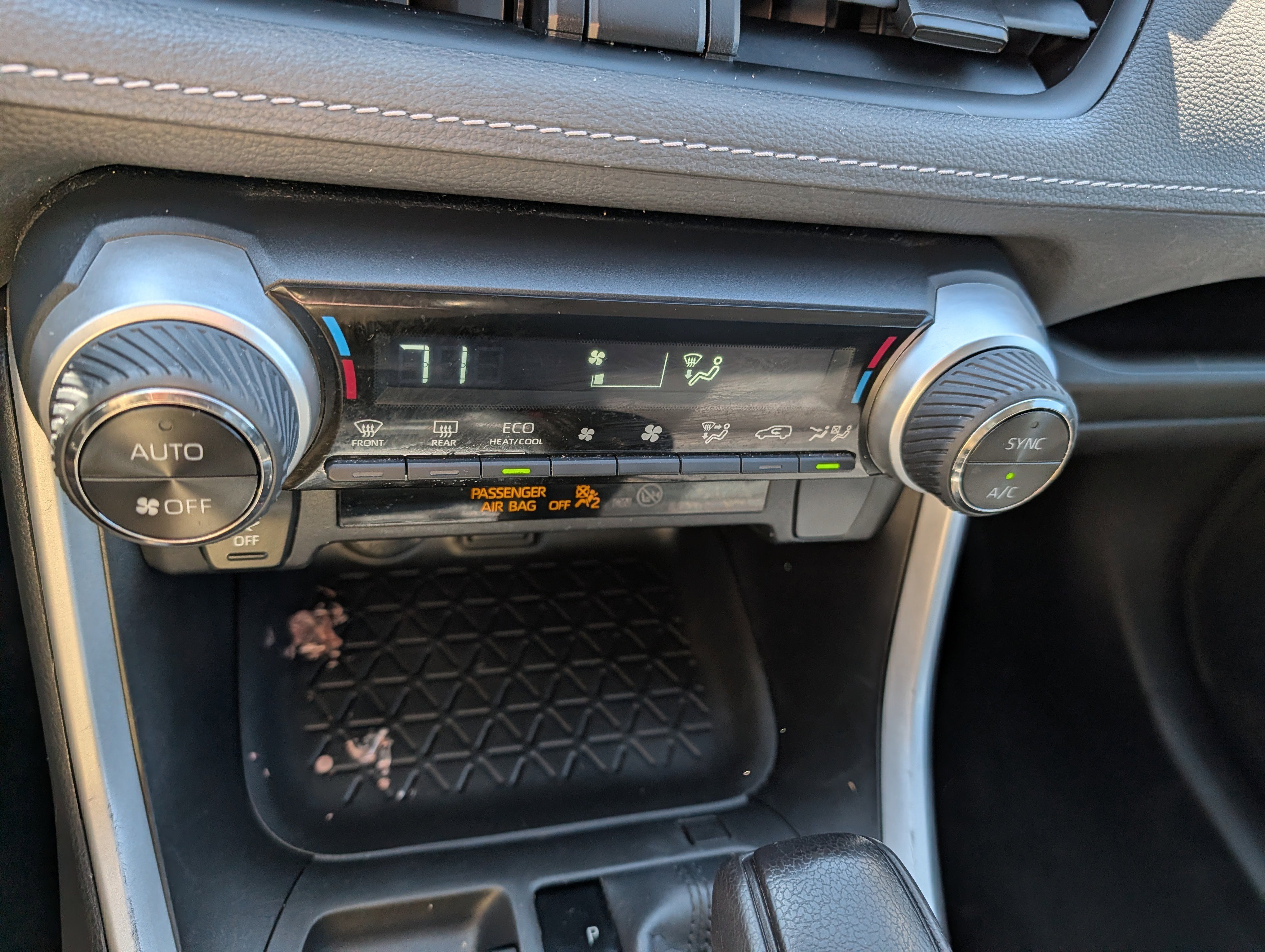 Used 2022 Toyota RAV4 XLE AWD/4WD image 30