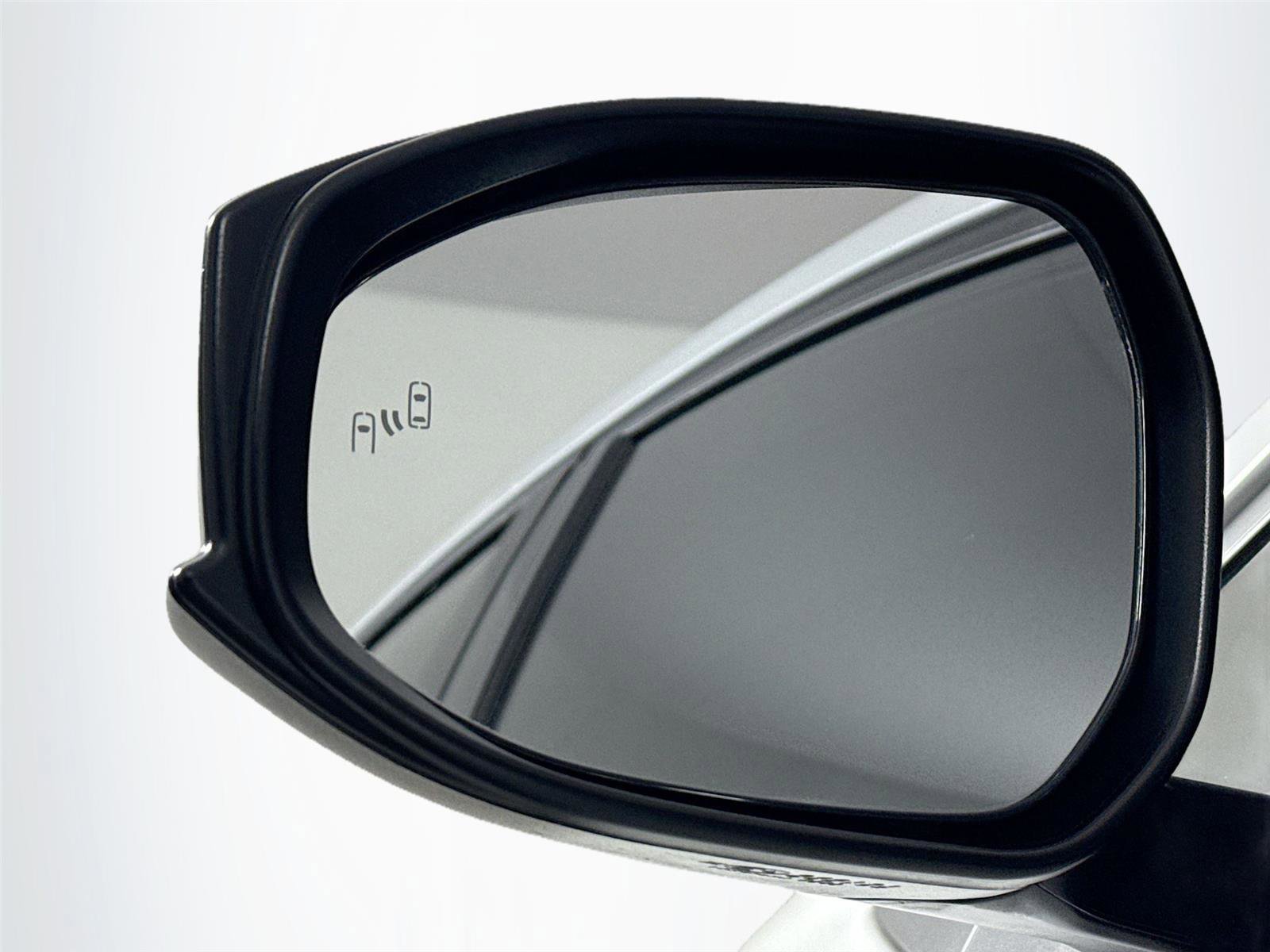 Used 2024 Toyota Prius XLE image 5