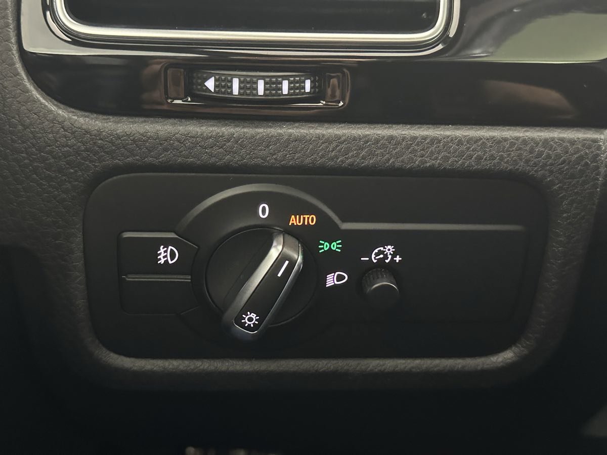 Used 2017 Volkswagen Touareg Wolfsburg Edition image 44