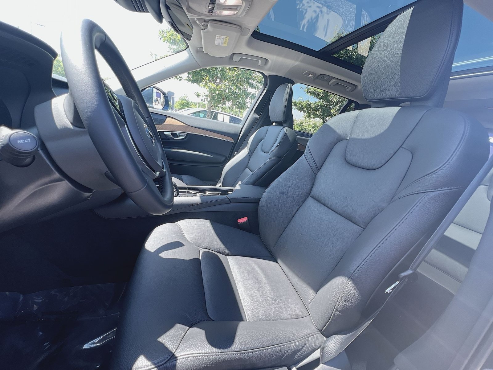 Certified 2023 Volvo XC90 B6 Plus w/ Protection Package Premier AWD/4WD image 13