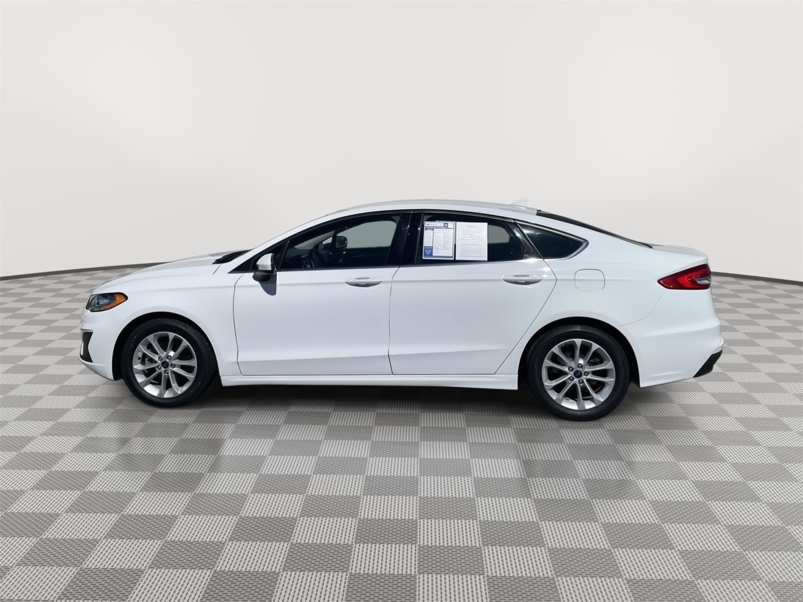 Used 2020 Ford Fusion SE image 4