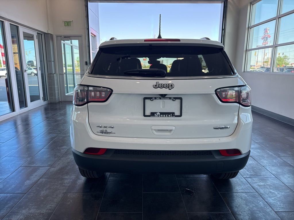Used 2024 Jeep Compass Latitude AWD/4WD image 6