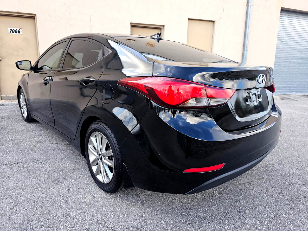 Used 2014 Hyundai Elantra SE w/ Option Group 02 image 4