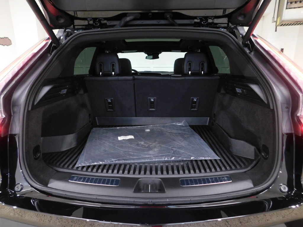 Used 2025 Cadillac XT4 Sport w/ LPO, Floor Liner Package AWD/4WD image 61