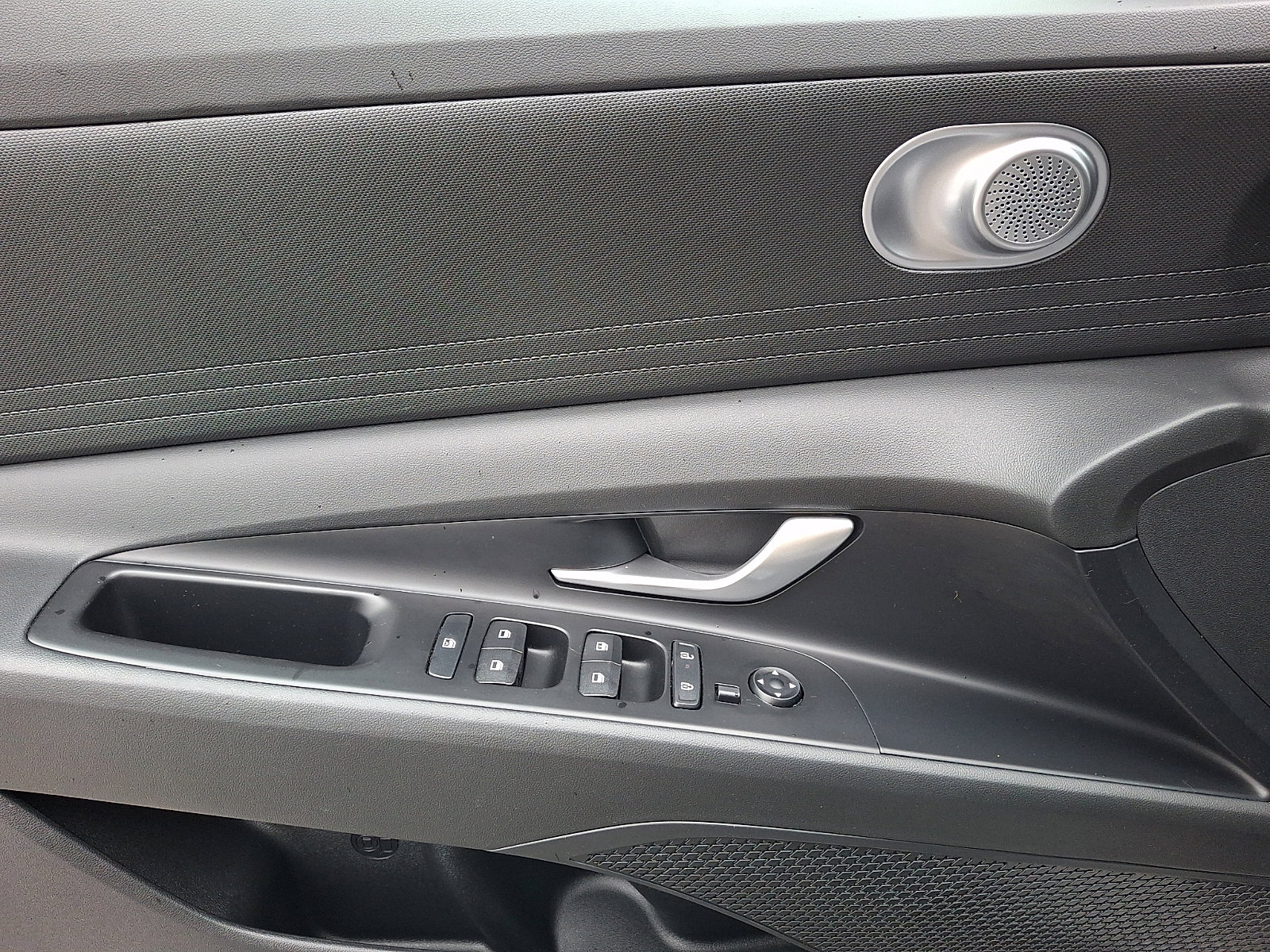 Certified 2024 Hyundai Elantra SE image 12