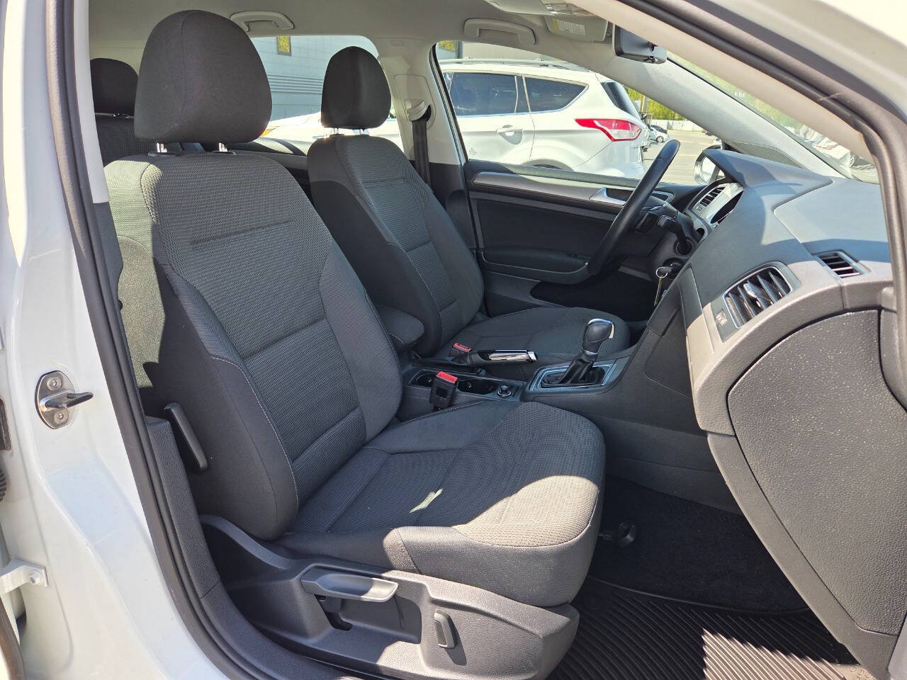 Used 2017 Volkswagen Golf S FWD image 17
