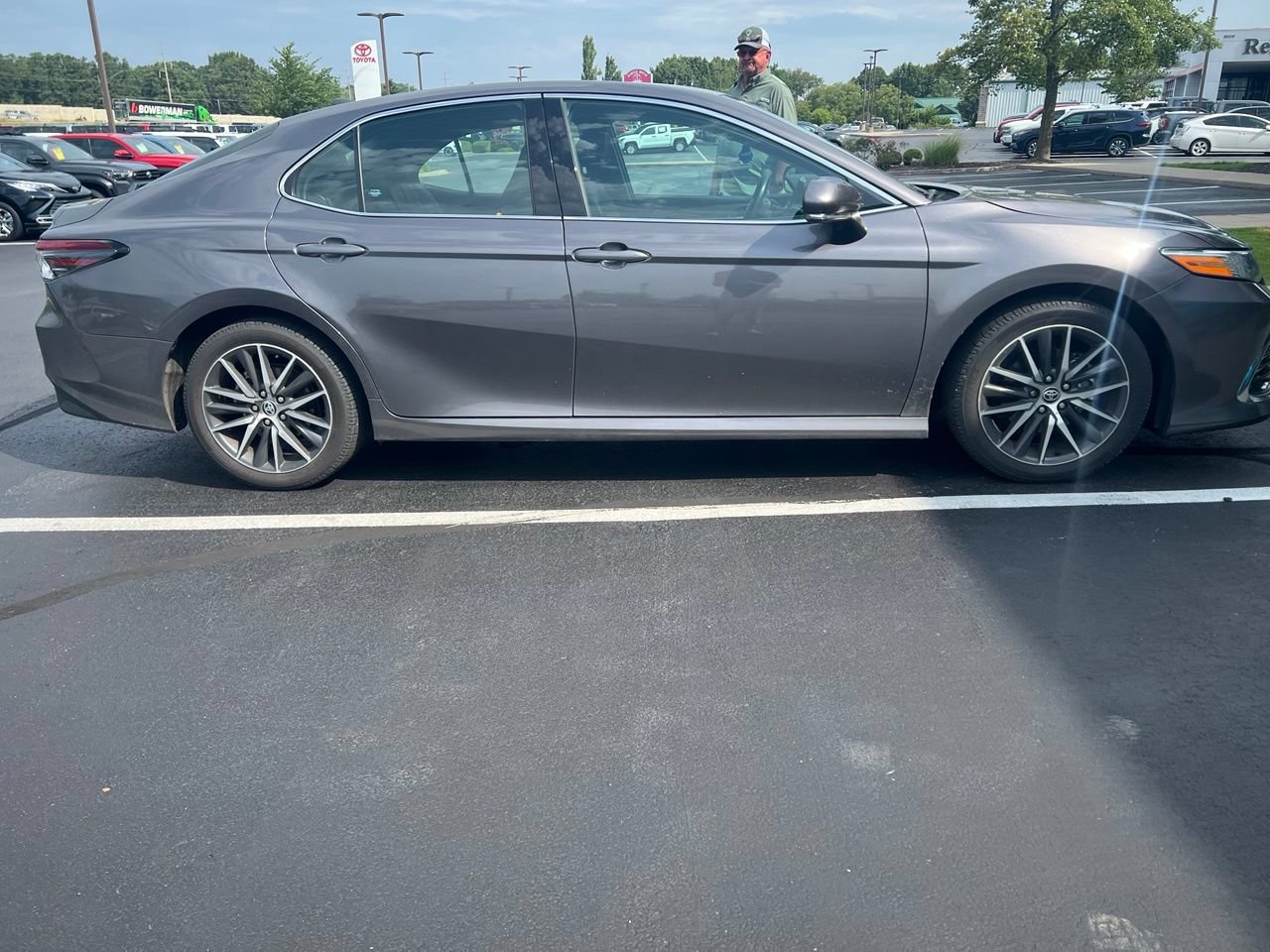 Used 2024 Toyota Camry XLE w/ Cold Weather Package FWD image 8