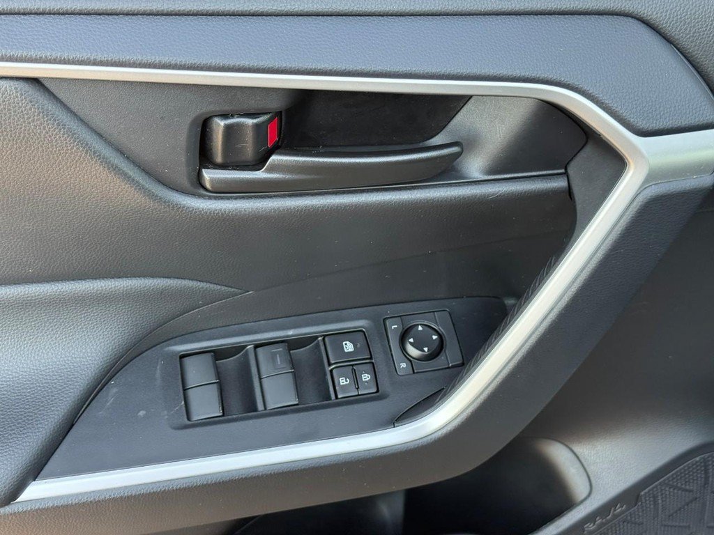 Certified 2025 Toyota RAV4 LE AWD/4WD image 18