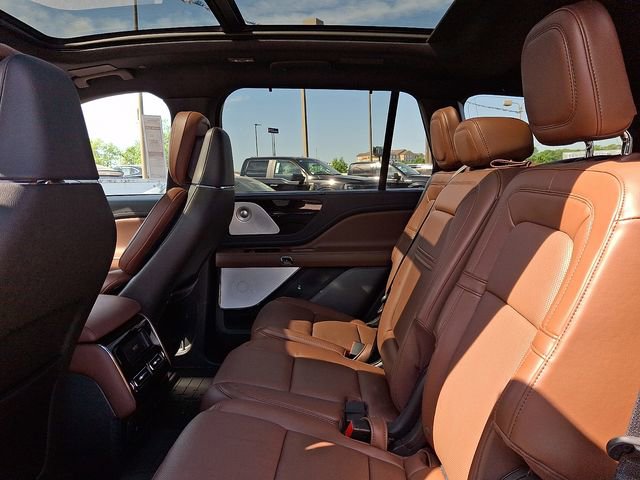 Used 2025 Lincoln Aviator Reserve w/ Equipment Group 201A image 10