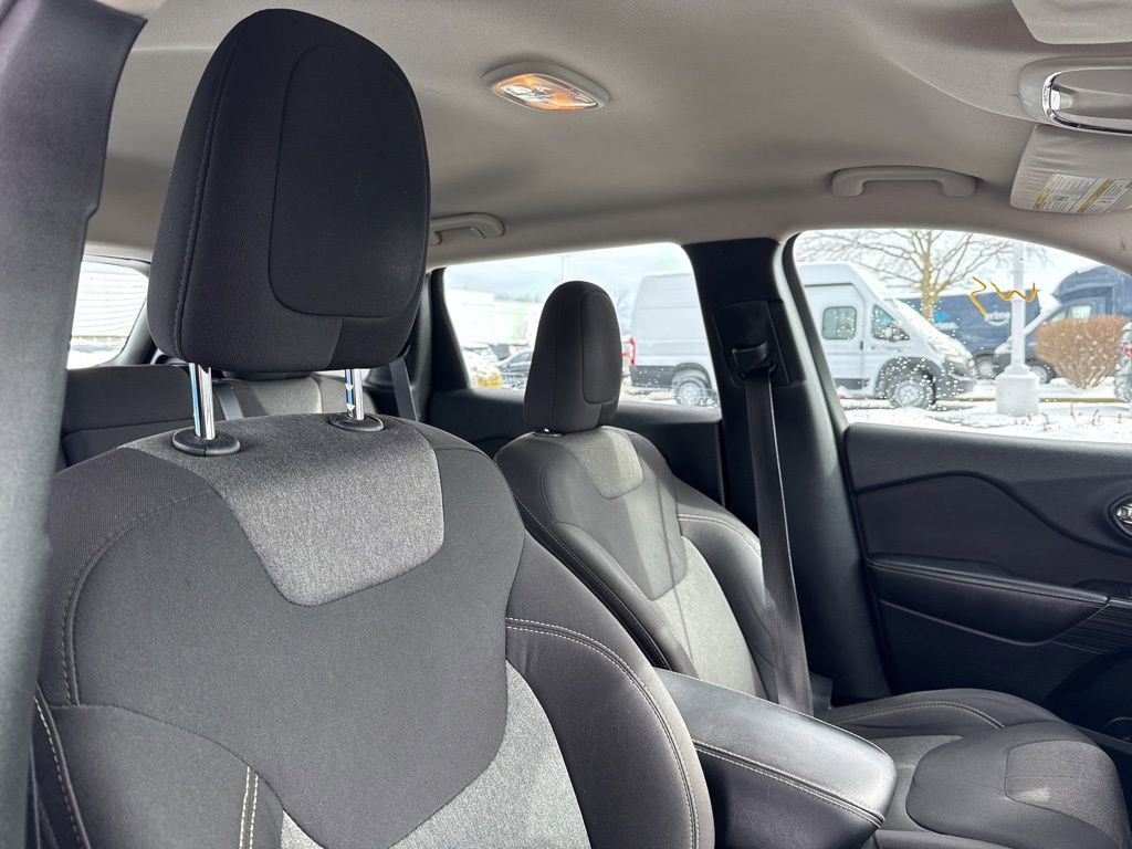 Used 2015 Jeep Cherokee Sport image 24